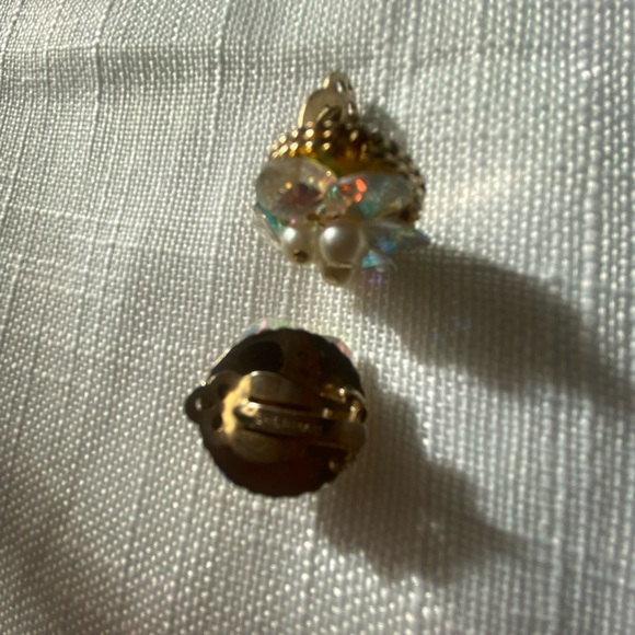 Vintage SHERMAN clip on sequin and faux pearl earrings - Picture 4 of 5